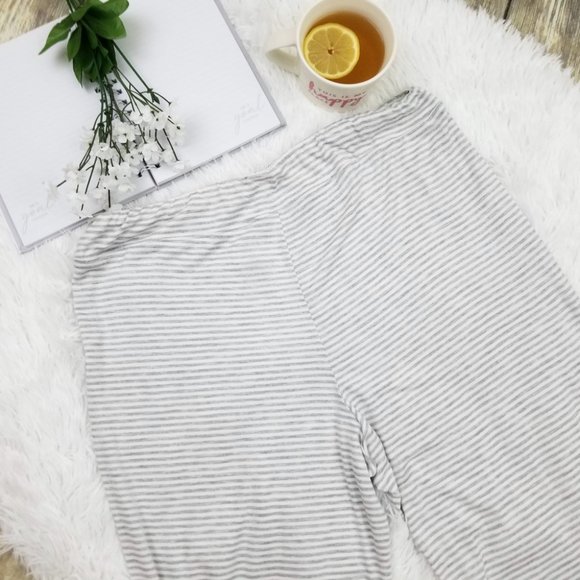 Secret Treasures Ultra Soft Cropped Pajama Pants - Picture 8 of 10